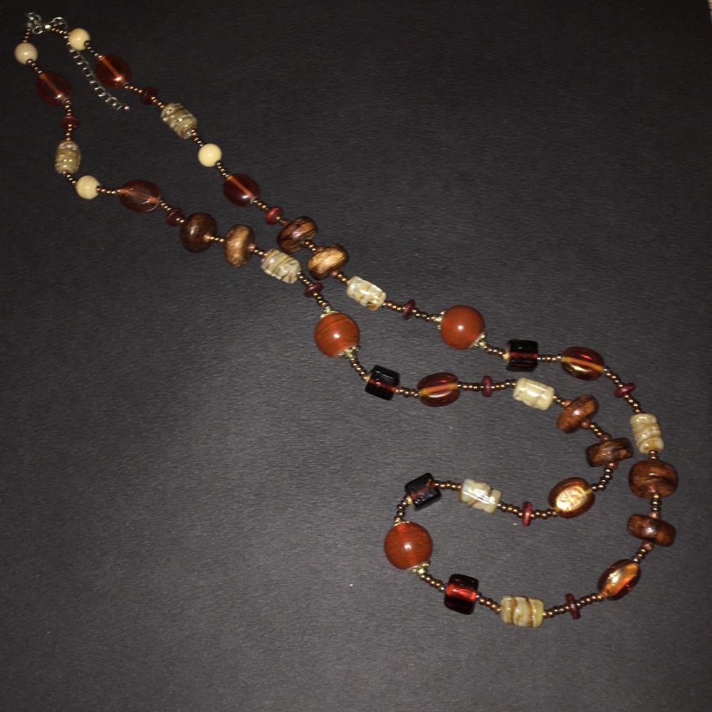 Neutral tones necklace.